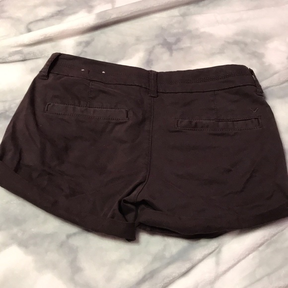 American Eagle Garnet shorts - Picture 2 of 3
